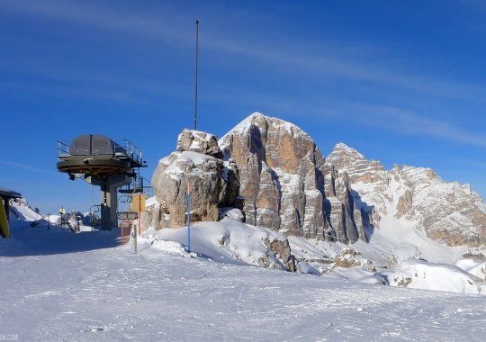 Seggiovia biposto ai piedi del monte Averau