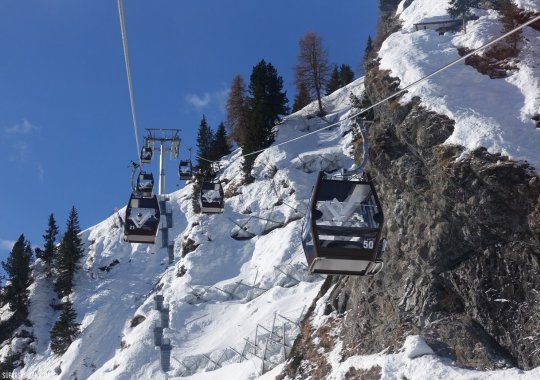 Cabinovia Leitner Portados di Arabba: sciare sulle piste del Sellaronda senza piste difficili