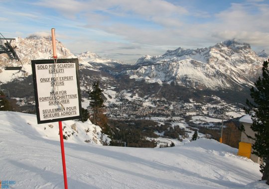 Pista molto ripida con dei muri che fan paura
