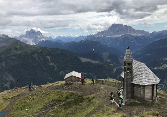 Storia e trekking: salita al Col di Lana con partenza dal Passo Valparola