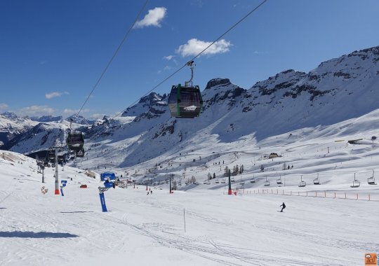 Facile e soleggiata pista a Passo Pordoi