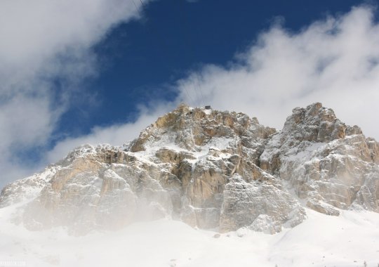 Funivia Falzarego - Lagazuoi: veloce funivia per arrivare alla terrazza panoramica delle Dolomiti