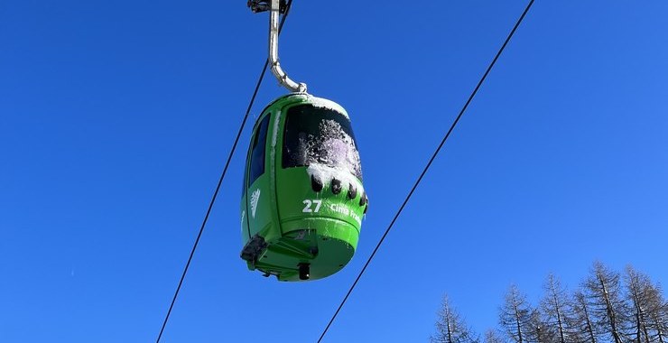 Cabinovia Tognola in volo