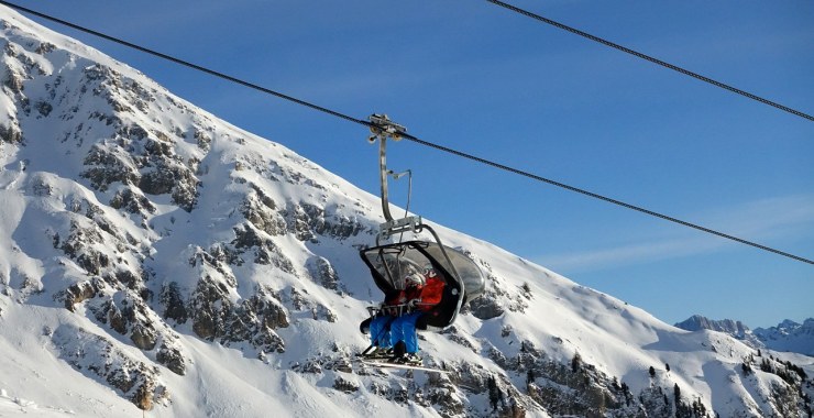 Sciatori nello Ski Center Latemar