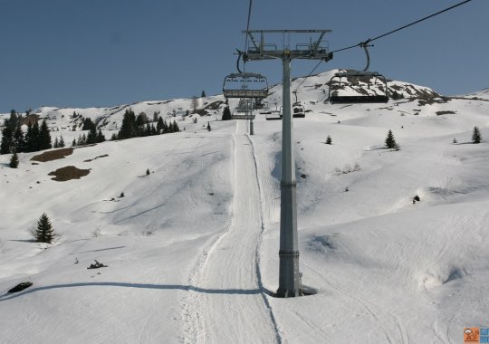 Lunga seggiovia tra Arabba e l'Alta Badia che serve soleggiate piste