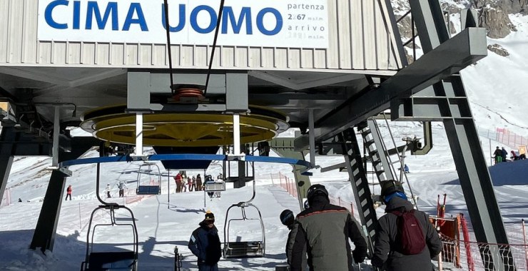 Partenza seggiovia biposto Cima Uomo