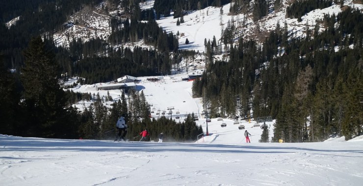 Sciatori sul muro centrale