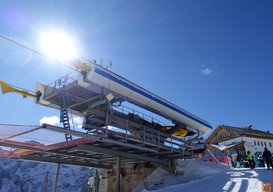 Seggiovia principale della skiarea del Sass Becè lato Agordino