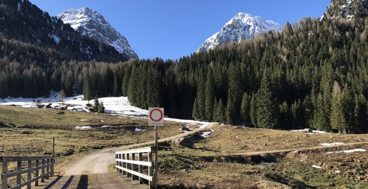 Partenza sci in spalla