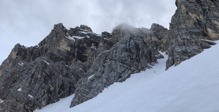 Sciatore in canale Forca Rossa