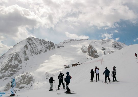 Pista rossa che da Passo Padon scende verso la Val Pettorina - Malga Ciapela