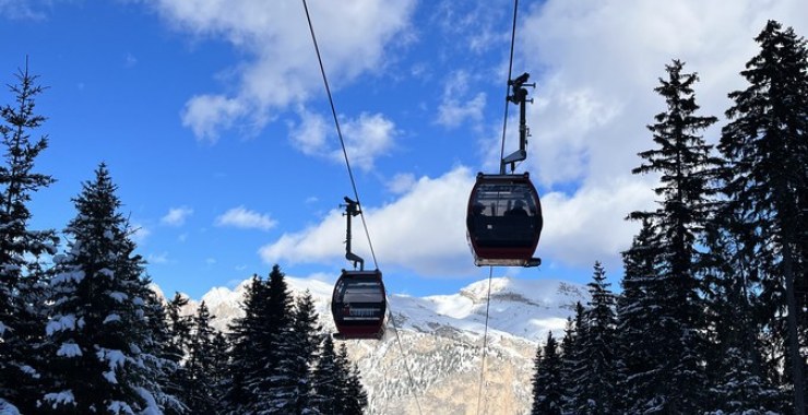 Cabine viste dalla pista Ciampinoi 4