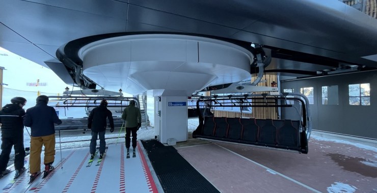 Imbarco con tappeto mobile