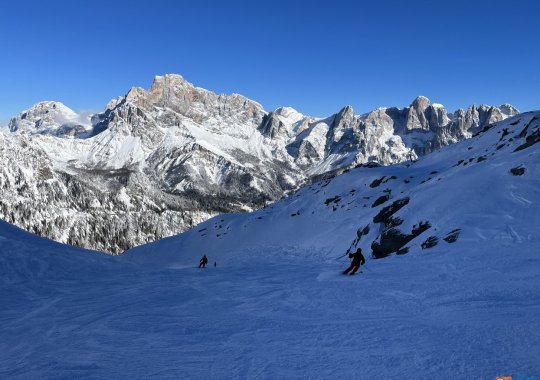 Pista in un ambiente di alta montagna, tecnica, veloce e con panorama sulle Pale