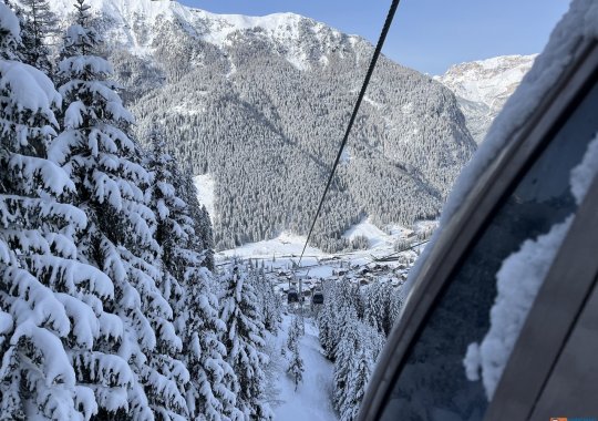 Cabinovia di arroccamento da Canazei alle piste da sci del Belvedere