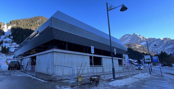 Partenza cabinovia Canazei - Pecol