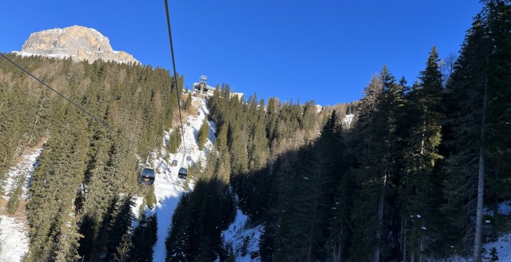 Linea impianto cabinovia Canazei - Pecol