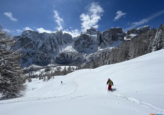 Bellissimo fuoripista di Colfosco con vista Val Mezdì