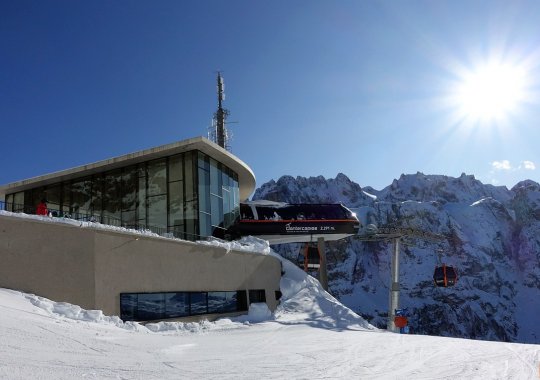 Cabinovia Dantercepies: veloce e comoda cabinovia a 10 posti per sciare al Passo Gardena