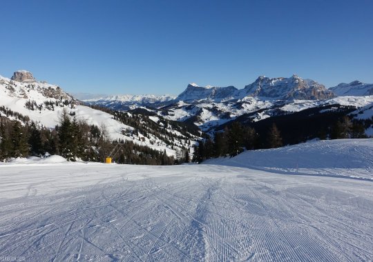 Bellissima pista da sciare con "binariate" da cima a fondo