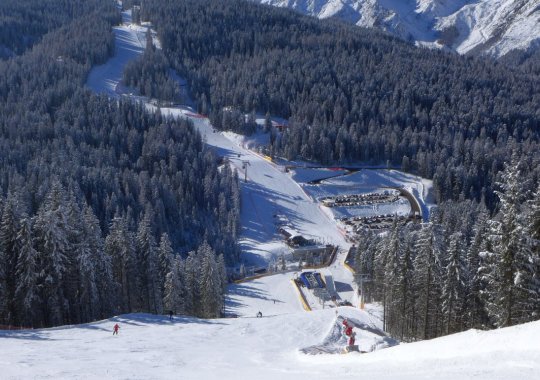 Pista rossa Signaue: cambi di pendenza e bella neve ai piedi della Croda Rossa